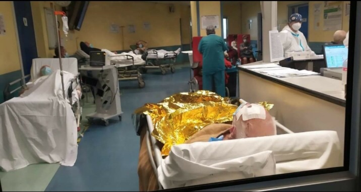 I medici dell’ospedale Santi Paolo e Carlo di Milano denunciano la situazione sanitaria lombarda