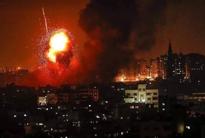 Bombardamenti israeliani sulla Palestina