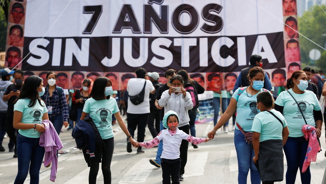 Marcia di protesta per il caso Ayotzinapa in Messico