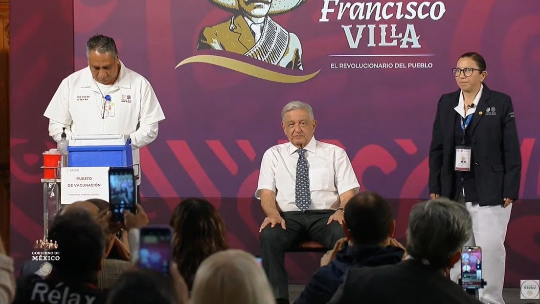 Il presidente del Messico Andrés Manuel López Obrador, si vaccina con Abdala